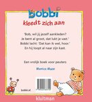 Bobbi kleedt zich aan